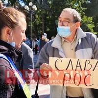 “Слaвa Рociї!”: пiд Вepxoвнoю Рaдoю пpoxoдить мiтинг з вимoгoю вiдкpити пoвiтpяний пpocтip з Бiлopуccю