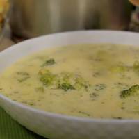 «Варю вдома велику каструлю, і завжди не вистачає»: Рецепт дуже смачного «ресторанного» супу від відомої (відео)кулінарки