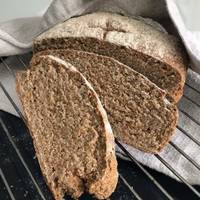 Як спекти корисний цільнозерновий хліб на заквасці - простий рецепт домашньої випічки