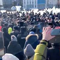Росія: поліція затримує людей на антивоєнній акції в Москві