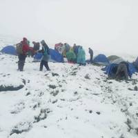 Рятувальники опублікували фото дитячого табору у Карпатах, який евакуювали через сніг (ФОТО)