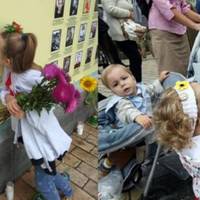 В мене бракує слів… Ці діти сьогодні прийшли до своїх татусів, яких вже ніколи не побачать… (ФОТО)
