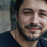 Сергій Притула: Приїхав вночі з роботи. В хаті всі сплять, але он там, вкінці тераси, дружина з подругою діляться своїми жіночими переживаннями…