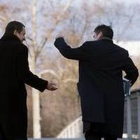 Вони зустрілися випадково. Два колишні однокласники … Дуже життєва історія