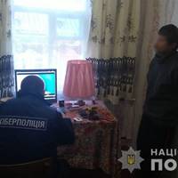 Кіберполіція затримала чоловіка, який ґвалтував своїх доньок