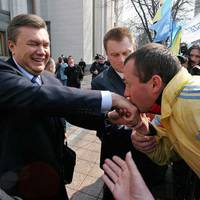 Залягти на дно в московській лікарні: нащо це втікачу-симулянтові Януковичу