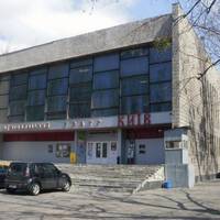 На даху кінотеатру «Краків» в Києві встановлять сонячні панелі