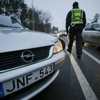 Від штрафу до конфіскації авто: як будуть ловити водіїв на “євробляхах”