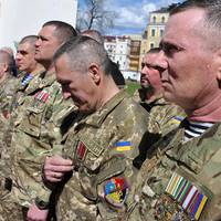 Порошенко терміново звернувся до всіх ветеранів