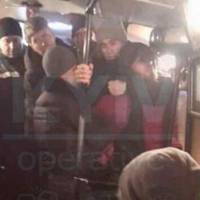 “Я тебе вб’ю”: Чоловік із ножем напав на дівчину прямо в маршрутці