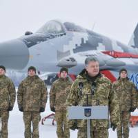 Порошенко розкрив моторошні дані: » На кордоні з Україною Росія розмістила 900 танків, 2300 бойових броньованих машин, 80 тисяч військовослужбовців…»