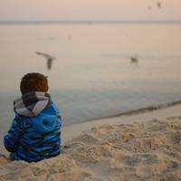 Моя мати була подругою одруженого чоловіка, від якого я і народився. Одного разу вона залишила мене біля його дверей з усіма документами в руках