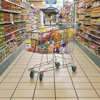 Пологи в супермаркеті: у Хмельницькому жінка пішла за продуктами і народила в магазиніс