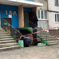 У Кривому Розі жінка з дитиною на руках вистрибнула з 10 поверху