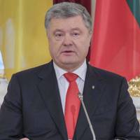 Порошенко оголосив про завершення воєнного стану