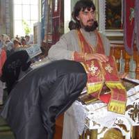 Люди! Мені набридло вас «сповідати»! Надоїло женити тих, які поспішають «до знимки», до залу — будь-куди, але не до церкви. Крик душі Священика