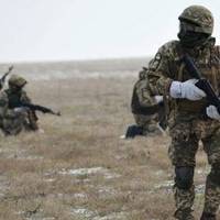 Родини полонених українських моряків отримали по 100 тисяч гривень від Кабміну
