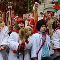 Коли колядують, щедрують, посівають: українські традиції зимових свят