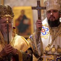 У столицю літаком  привезли Томос