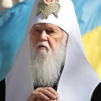 Хто-хто, а він заслужив! Він, певно, справді свята людина.Адже Бог дав йому дожити до її створення