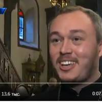 Відео, яке розірвало мережу: патріот показав, що носить під рясою справжній священник