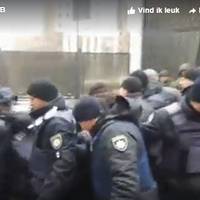 Поліція брутально побила українців, які вийшли на підтримку полонених моряків. ВІДЕО