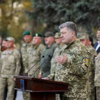 Порошенко пообіцяв відновити зруйнований Донецький аеропорт