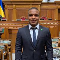 Слуга народу Беленюк в розпал роботи парламенту захоплено дивився фільм (відео)