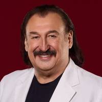 66-річний Степан Гіга на тлі серйозної хвороби довів до мурах музичною сповіддю