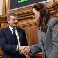 Посилки, OLX і ФОПи: які нові податки Україна пообіцяла МВФ і як це вплине на економіку